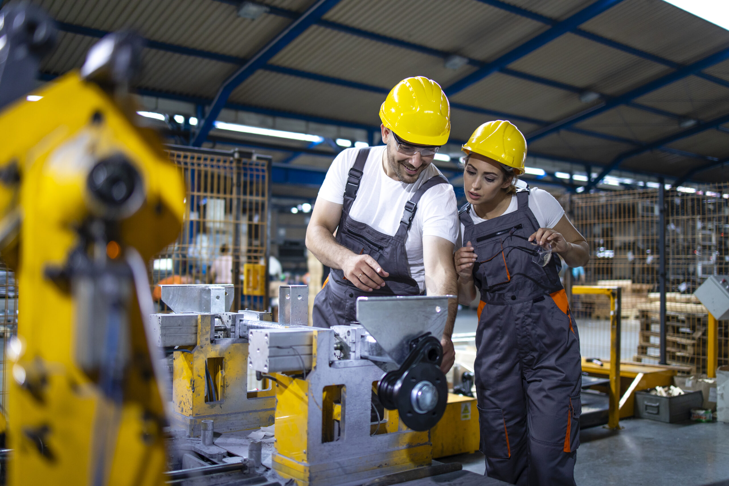 Leilão industrial: os três tipos e como escolher a melhor opção para o seu objetivo